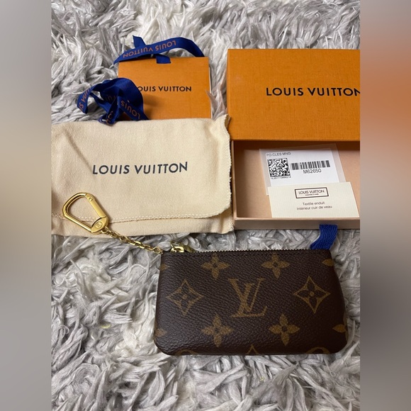 *** SOLD *** Louis Vuitton Key Pouch Monogram - Picture 3 of 13